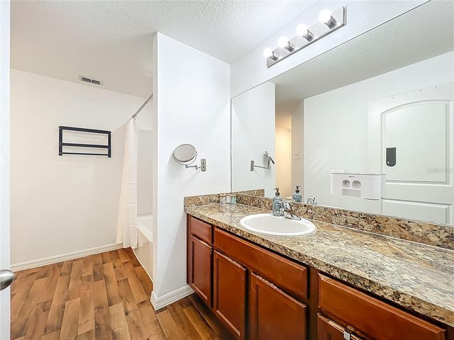 2395 BRACKNELL FOREST TRL, Tavares, FL 32778