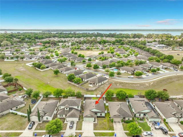 2395 BRACKNELL FOREST TRL, Tavares, FL 32778