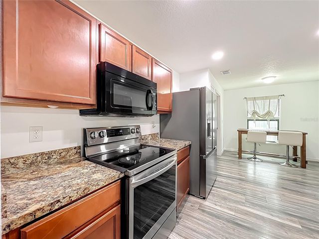 2395 BRACKNELL FOREST TRL, Tavares, FL 32778