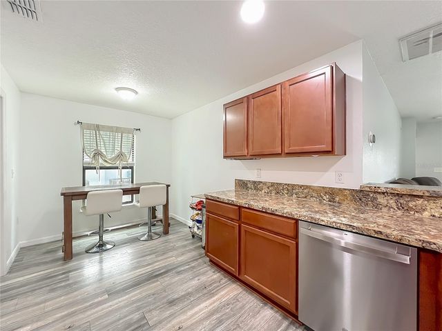 2395 BRACKNELL FOREST TRL, Tavares, FL 32778