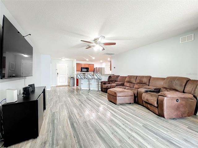 2395 BRACKNELL FOREST TRL, Tavares, FL 32778