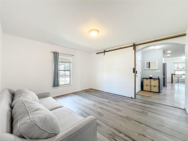 2395 BRACKNELL FOREST TRL, Tavares, FL 32778