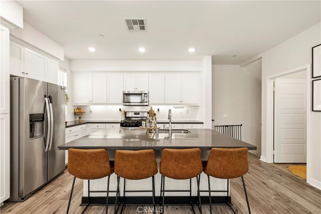 12827 Watt Lane E, Sylmar, CA 91342