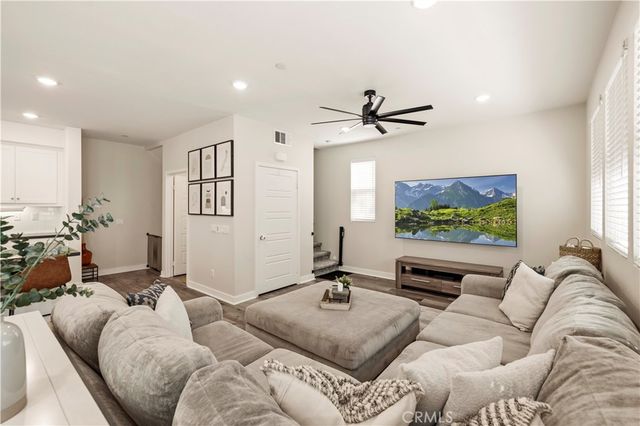 12827 Watt Lane E, Sylmar, CA 91342