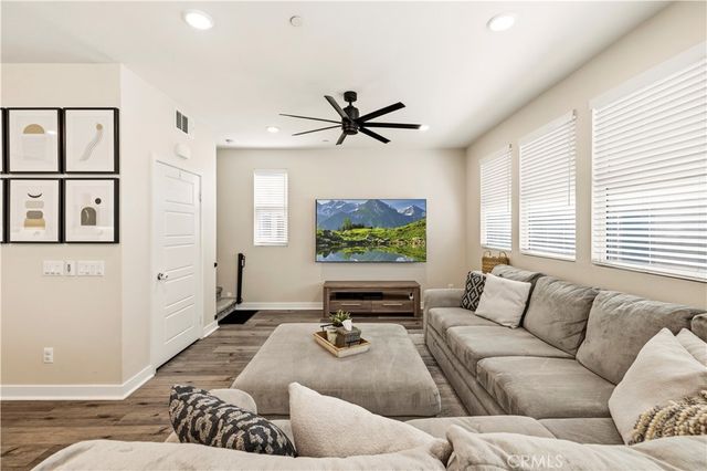 12827 Watt Lane E, Sylmar, CA 91342