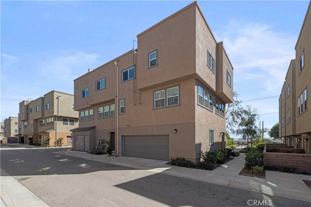 12827 Watt Lane E, Sylmar, CA 91342