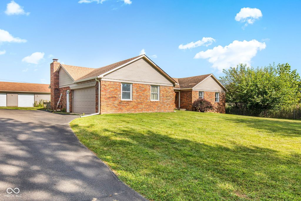243 Plainview Drive, Avon, IN 46123