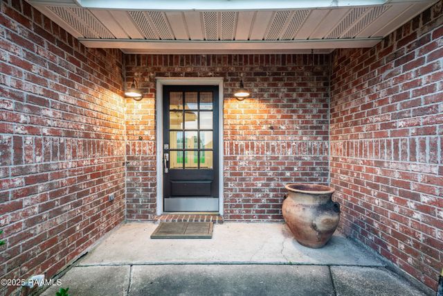 213 Longleaf Drive, Broussard, LA 70518