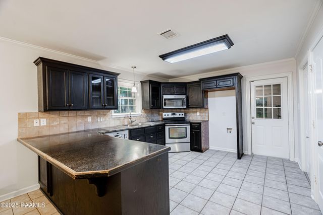 213 Longleaf Drive, Broussard, LA 70518