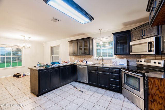 213 Longleaf Drive, Broussard, LA 70518