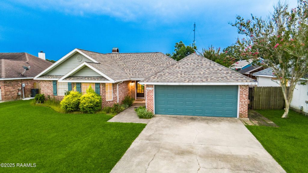 213 Longleaf Drive, Broussard, LA 70518