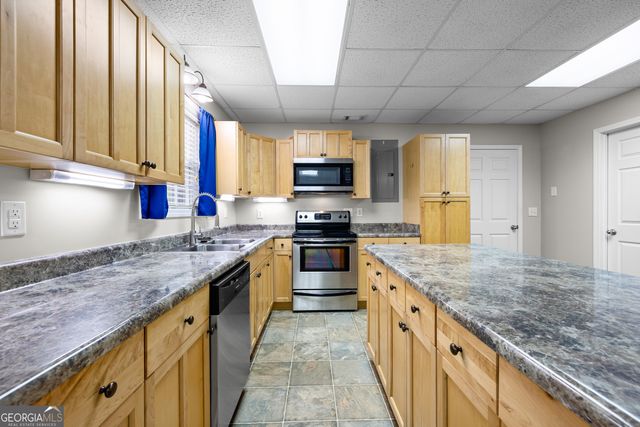 10 Ol Blues Point, Newnan, GA 30263