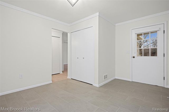28977 Lake Park Dr. Drive, Farmington, MI 48331