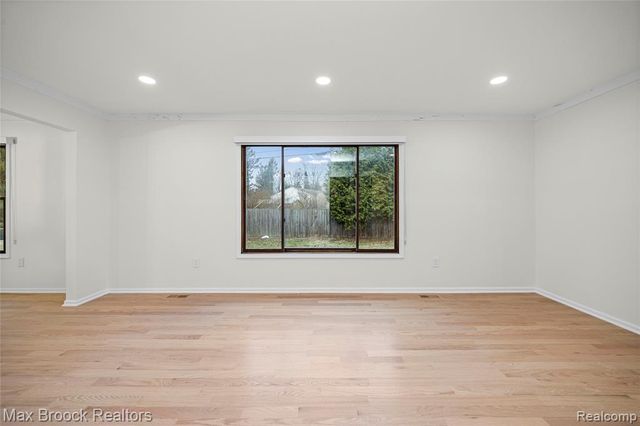 28977 Lake Park Dr. Drive, Farmington, MI 48331