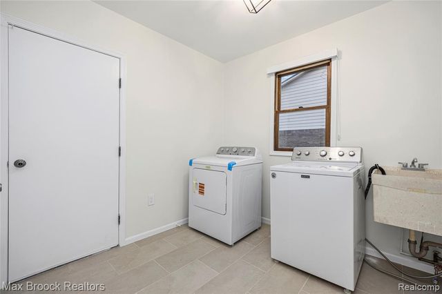 28977 Lake Park Dr. Drive, Farmington, MI 48331