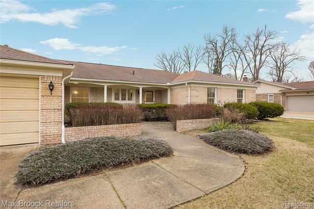 28977 Lake Park Dr. Drive, Farmington, MI 48331