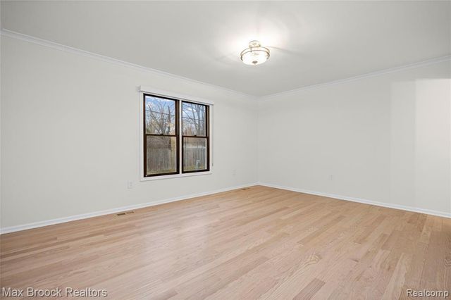 28977 Lake Park Dr. Drive, Farmington, MI 48331