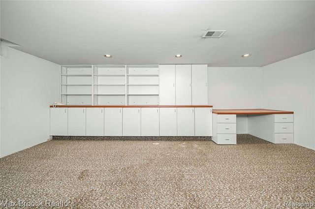 28977 Lake Park Dr. Drive, Farmington, MI 48331