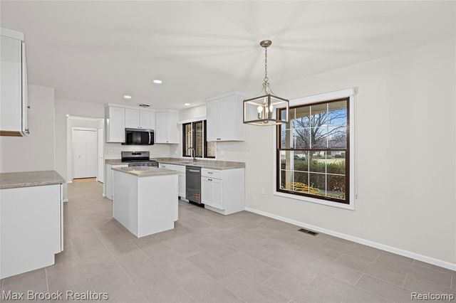 28977 Lake Park Dr. Drive, Farmington, MI 48331