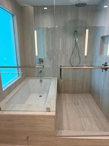 2411 Laguna Circle 1509, Miami, FL 33181