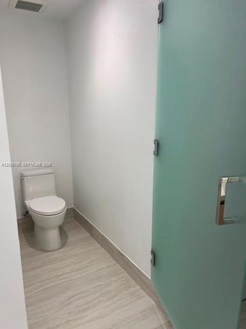 2411 Laguna Circle 1509, Miami, FL 33181