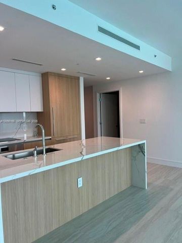 2411 Laguna Circle 1509, Miami, FL 33181