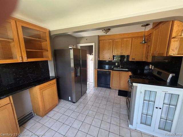 22905 Sheridan Street, Dearborn, MI 48128