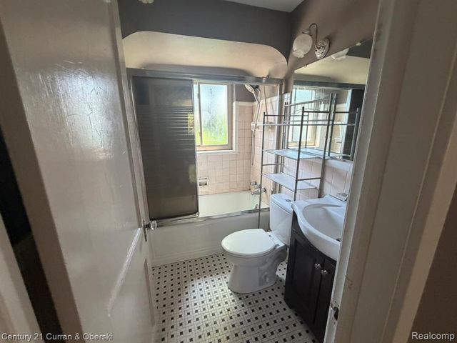 22905 Sheridan Street, Dearborn, MI 48128