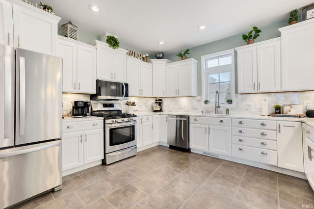 7395 E Hudson Pointe Lane, New Carlisle, IN 46552