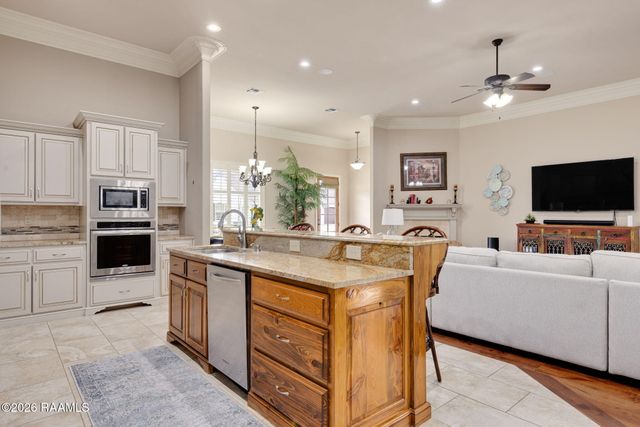 100 Fernridge Drive, Lafayette, LA 70508