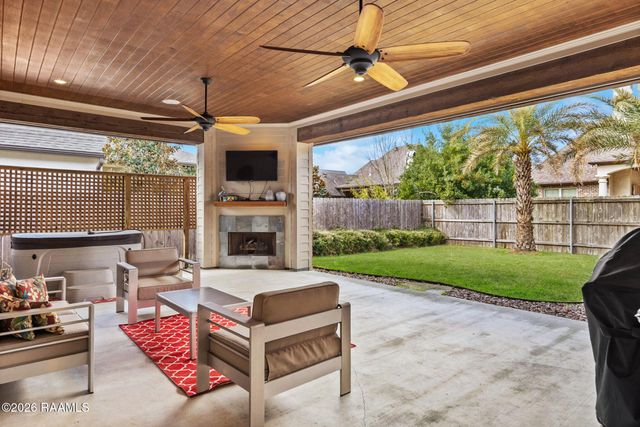 100 Fernridge Drive, Lafayette, LA 70508