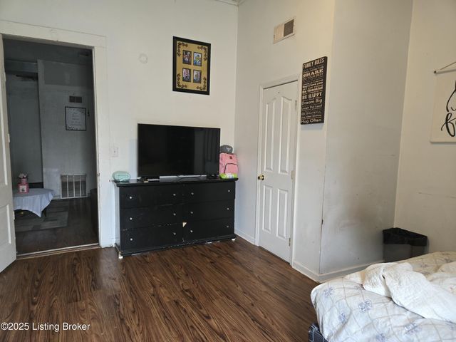 2426 Rowan St, Louisville, KY 40212