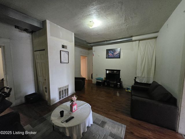 2426 Rowan St, Louisville, KY 40212