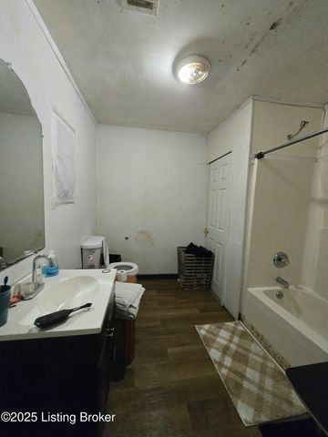 2426 Rowan St, Louisville, KY 40212