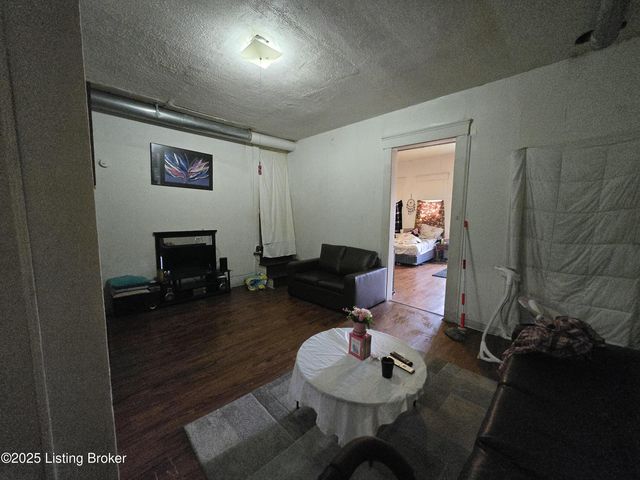 2426 Rowan St, Louisville, KY 40212