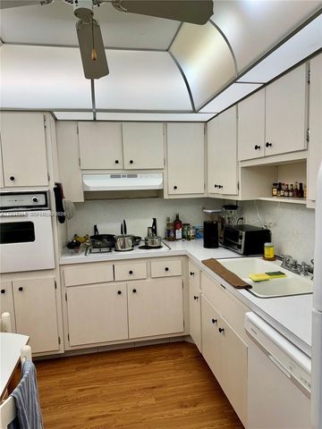 400 Kings Point Dr 609, Sunny Isles Beach, FL 33160