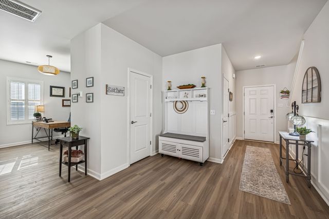 3254 Holiday Ln, Columbia, TN 38401