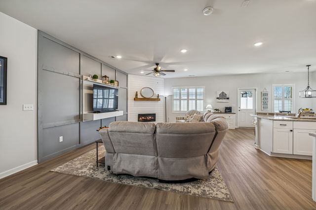 3254 Holiday Ln, Columbia, TN 38401