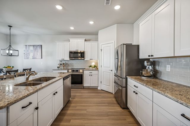 3254 Holiday Ln, Columbia, TN 38401