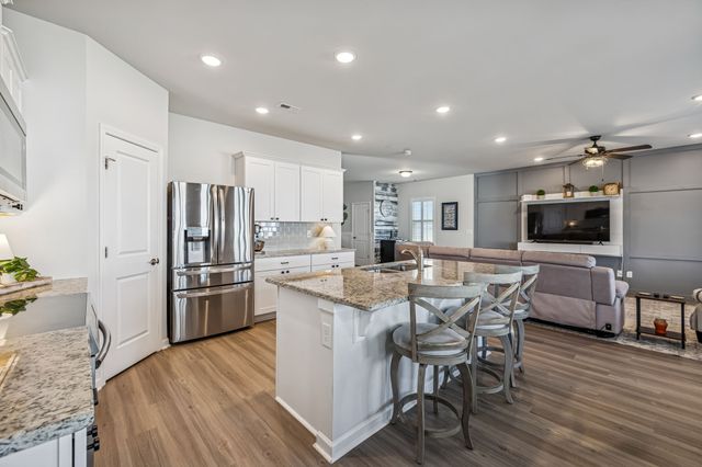 3254 Holiday Ln, Columbia, TN 38401