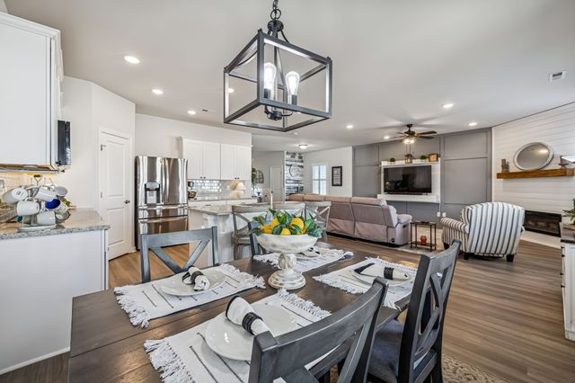 3254 Holiday Ln, Columbia, TN 38401