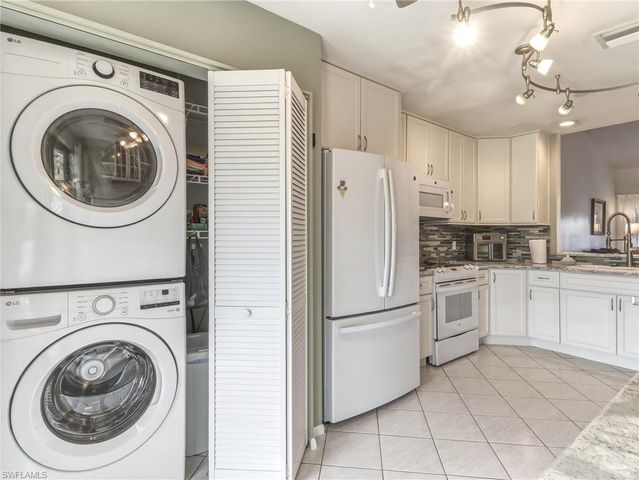 15452 Admiralty CIR 9, North Fort Myers, FL 33917