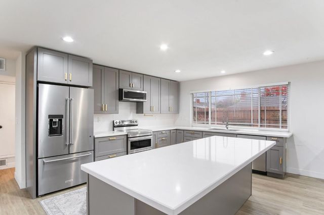 1805 E Orangeburg Ave, Modesto, CA 95355