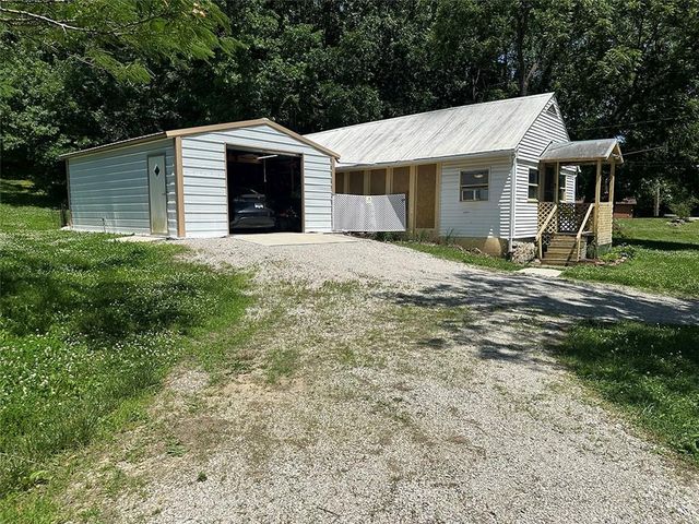2332 Park Lane, Oak Grove, MO 64075