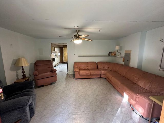 2332 Park Lane, Oak Grove, MO 64075
