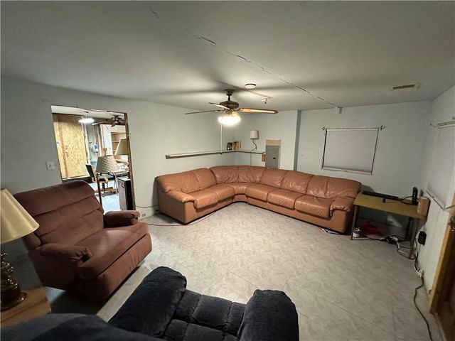 2332 Park Lane, Oak Grove, MO 64075