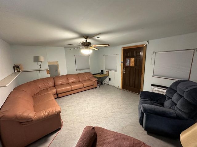 2332 Park Lane, Oak Grove, MO 64075