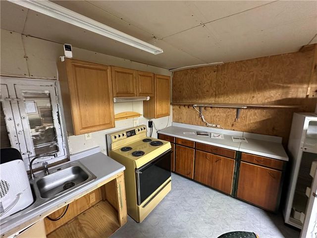 2332 Park Lane, Oak Grove, MO 64075