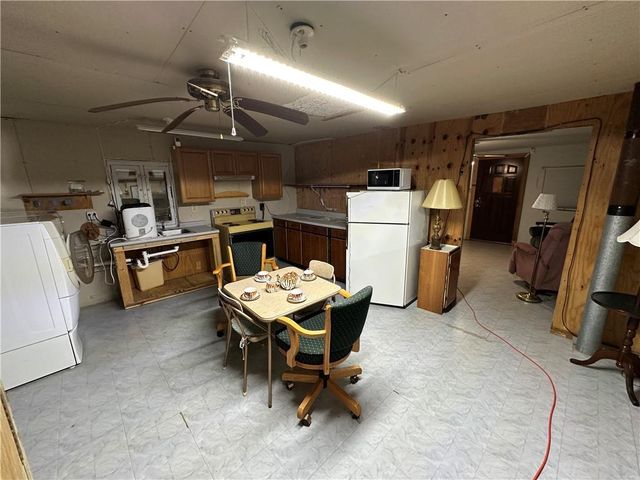 2332 Park Lane, Oak Grove, MO 64075