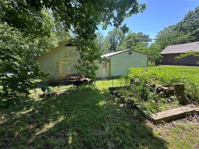 2332 Park Lane, Oak Grove, MO 64075